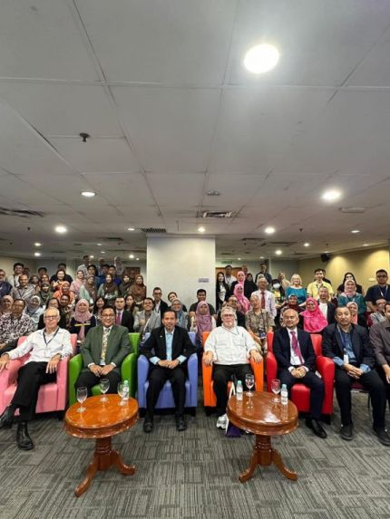 Palestine Polytechnic University (PPU) - مشاركة أكاديمية مميزة لكلية العلوم الإنسانية والتربوية في مؤتمر دولي بماليزيا