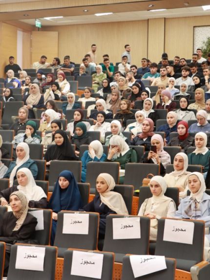 Palestine Polytechnic University (PPU) - رئيس جامعة بوليتكنك فلسطين يلتقي الطلبة الجدد بعد إنهائهم لمساق المهارات الحياتية