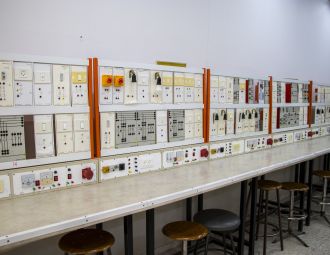 مختبرات دائرة الهندسة الكهربائية 2022