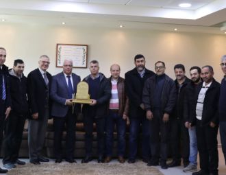 تجمع "شغل الخليل" يكرّم جامعة بوليتكنك فلسطين